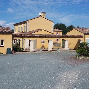 לינה וארוחת בוקר Saint-Bonnet-sur-Gironde La Marviniere Exterior photo