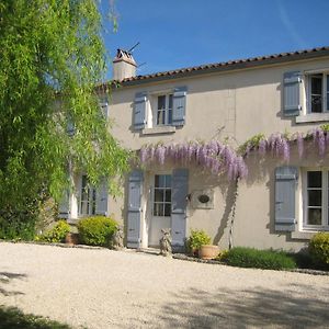 Nieul-sur-l'Autise Chambres D'Hotes De L'Abbaye Exterior photo