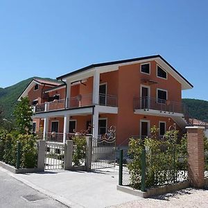 Villa Latina Modern 2 Bed Apartment, Free Parking & Wifi, Sleeps 4 Exterior photo