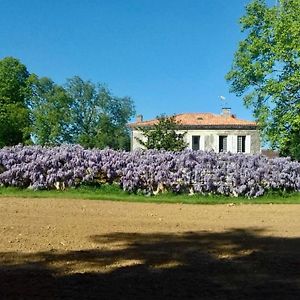 לינה וארוחת בוקר Varzay Chez Savary Exterior photo