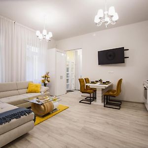 אורדאה Wonderful 2 Bedroom Central Apartment Exterior photo