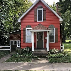 Wabash Downtown 2 Bedroom Cottage, Sleeps 6, Walking Distance To Honeywell, Downtown Restaurants, Shopping Exterior photo