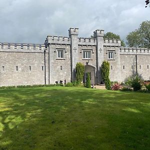 לינה וארוחת בוקר Collooney Markree Courtyard Exterior photo