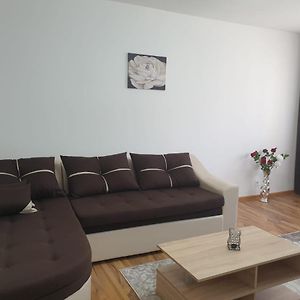 נהויו Cazare Apartament Cu 2 Camere Exterior photo