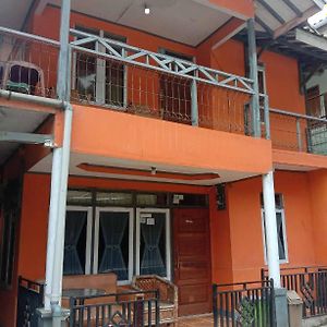 הוילה בנדונג Pondok Orange Ciwidey Exterior photo