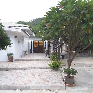 מלון קנצ'נבורי โรสชาเลต์ Rose Chalet Exterior photo