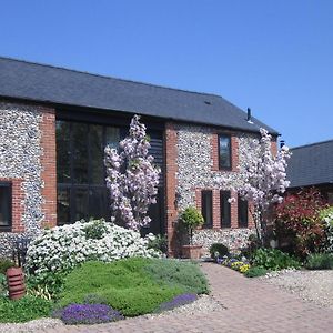 לינה וארוחת בוקר ניומרקט Bloodstock Barn Exterior photo