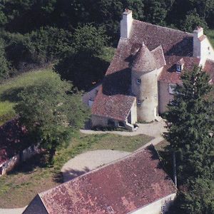 הוילה Le Veurdre Ch Teau In Auvergne With River And Terrace Exterior photo