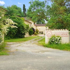 Villa Spacieuse A Crastes Avec Piscine Privee Et Vue Montagne Exterior photo