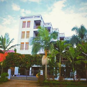 גיסני Asante Hotel Exterior photo