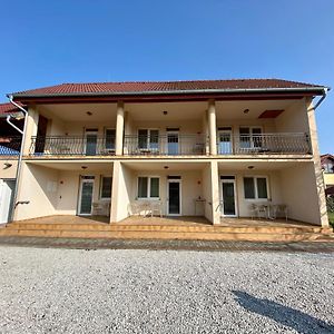 מלון Veľký Meder Apartmanovy Dom Flora Exterior photo