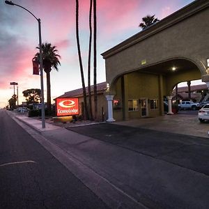 בליית' Econo Lodge Exterior photo