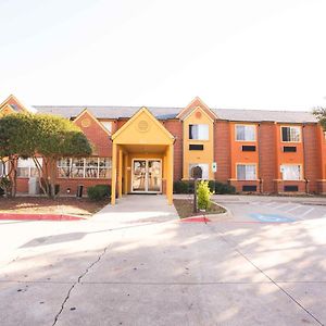 יולס Regency Inn & Suites Dfw Exterior photo