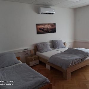 דירות Topoľčany Apartmanovy Dom Stummerova Exterior photo