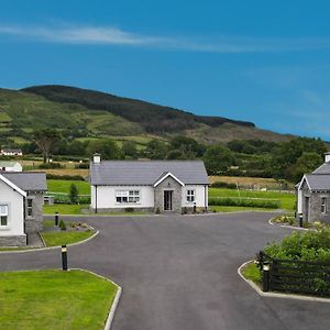 ניוארי Clonlum Holiday Cottages Exterior photo