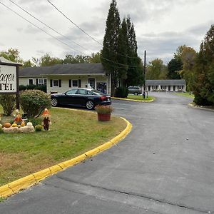 וויליאמסטאון Villager Motel Exterior photo