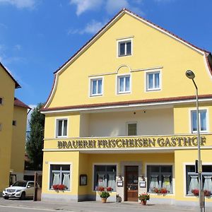 מלון קלהיים Brauerei Und Gasthof Frischeisen Exterior photo