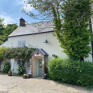 לינה וארוחת בוקר Milborne Saint Andrew Heathcote House Exterior photo