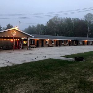 מניסטיק Holiday Motel Exterior photo