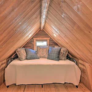 הוילה Montana Retreat Original Hamilton Log Cabin! Exterior photo