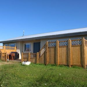 איילססטאד'יר Stori-Bakki Guesthouse-With Hot Tub Exterior photo