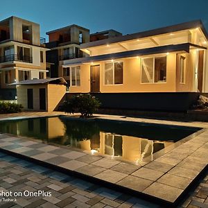 Royal Meadows Igatpuri 2Bhk Poolside Villa Exterior photo