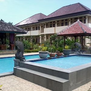 פונקאק Taman Teratai Hotel Exterior photo