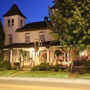 מלון Chicoutimi Auberge Les Deux Tours Exterior photo