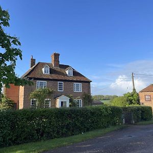 Stratfield Mortimer Little Park Farm Queen Anne Farmhouse & Apartments Exterior photo