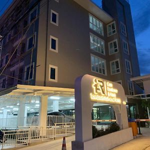 בנגקוק Icare Residence & Hotel Exterior photo