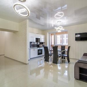 דנייפרופטרובסק Lux 3-Bedroom Apartment In Most City Area Exterior photo