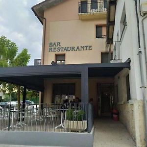 מלון Zudaire Hostal Restaurante Ibaisek Exterior photo