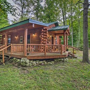 הוילה Updated Manistique Log Cabin, Yard And Fire Pit Exterior photo