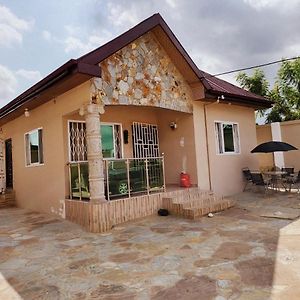 Oyibi Janesis Holiday Homes Exterior photo