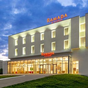מלון Ramada By Wyndham Târgu Jiu Exterior photo