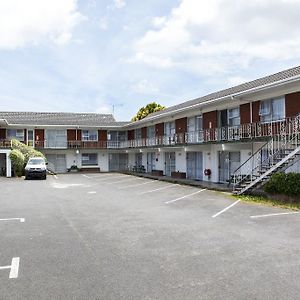 Taupaki Sunset Lodge Motel Exterior photo