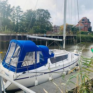 Cosy Sailing Boat Glamping Accommodation On The River In סנדוויץ' Exterior photo