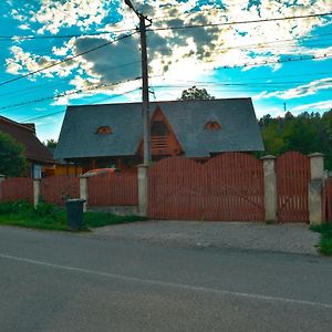Sirbi Casa Cu Traditie Exterior photo