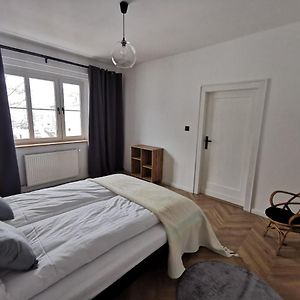 ילנייה גורה Apartament Black&White Exterior photo