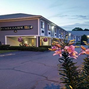 סאות' יארמאות' Ambassador Inn And Suites Exterior photo