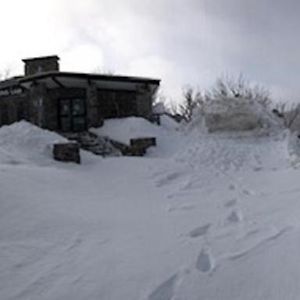 Smiggin Holes The Lions Lair Lodge Exterior photo