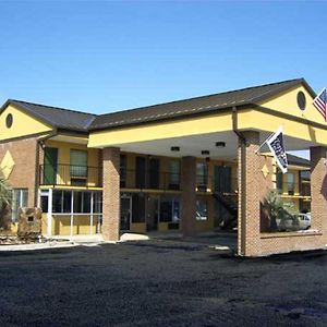 סאמטר Travelers Inn & Suites Exterior photo