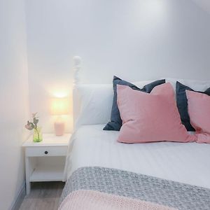 וודפורד C Bright Lovely 1-Bed Loft Apartment With Parking Exterior photo