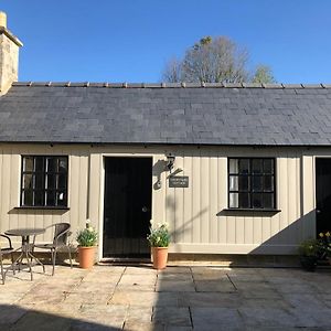 סטראוד Courtyard Cottage Exterior photo