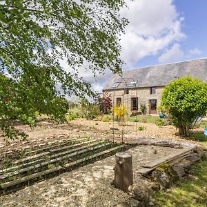 לינה וארוחת בוקר Savigny-le-Vieux Le Jardin Des Fees Exterior photo