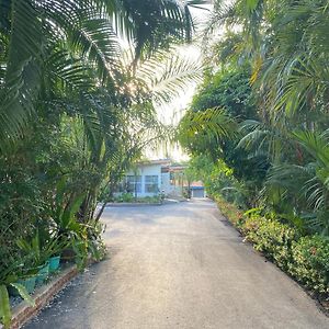 אוטרדיט Baan Suan Palm Resort Exterior photo