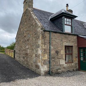 Fearn Lodge Quirky Highland Cottage With Stunning Views Exterior photo