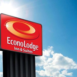 Yankton Econo Lodge Inn & Suites Exterior photo