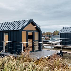 דירות Hargrave Tattenhall Marina Floating Pods Exterior photo