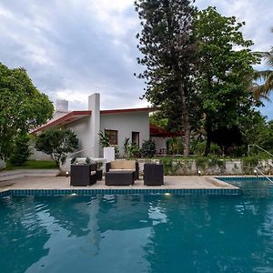 נאסיק Stayvista'S Villaggio - Orchard Oasis With Pool, Expansive Lawn, Patio & Indoor Activities Exterior photo